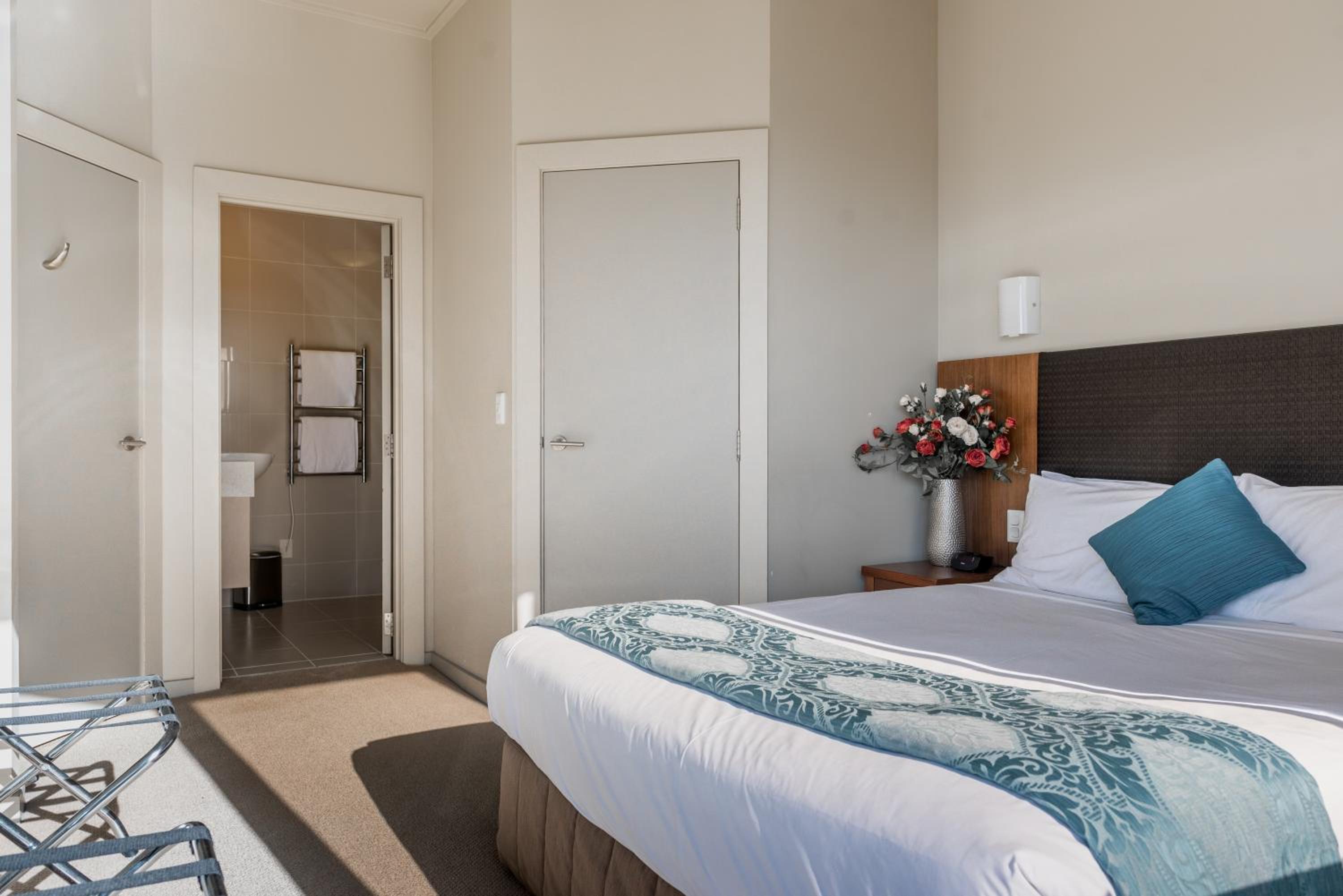 Фото Ocean Breeze Hotel