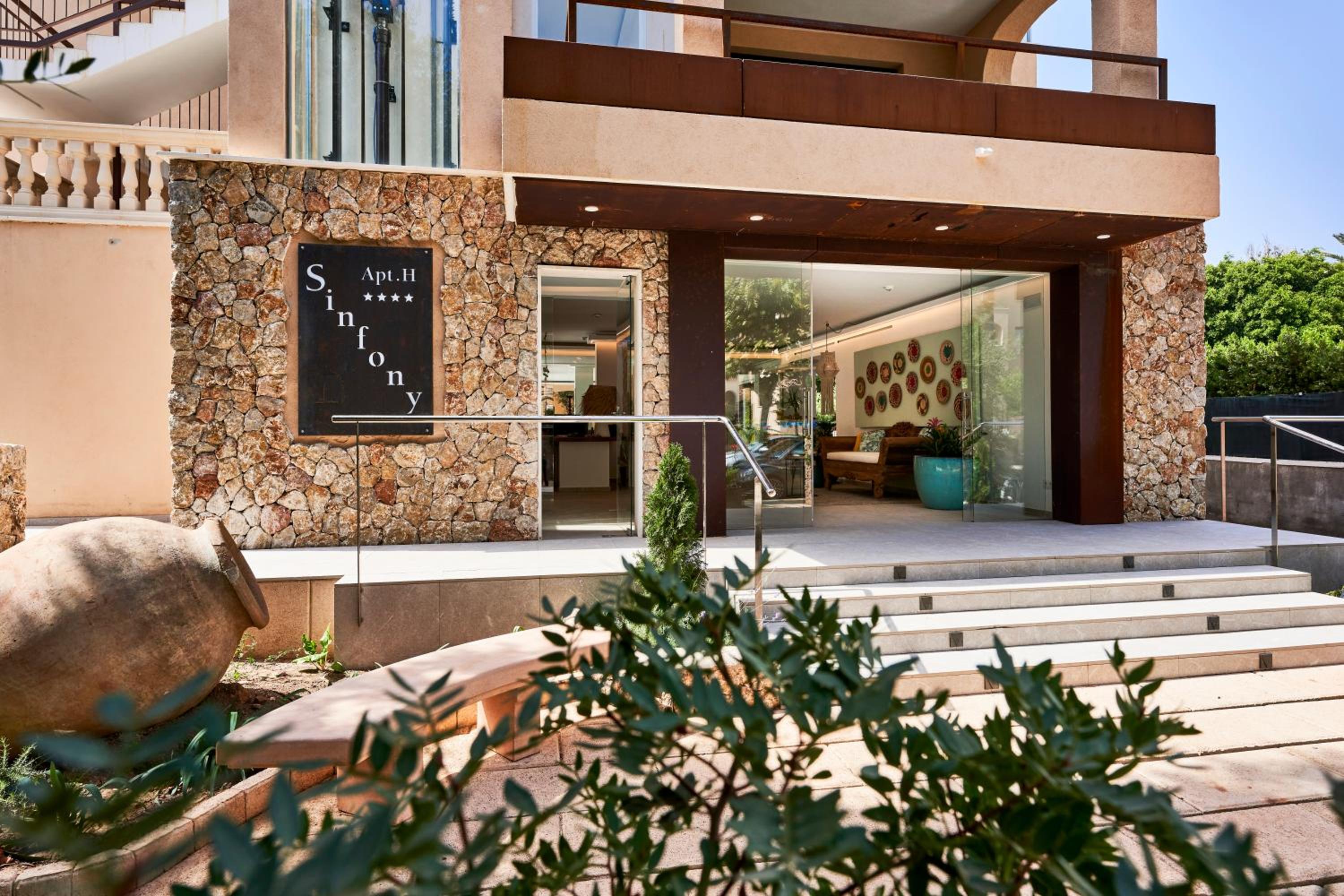 Фото Apartamentos Sinfony