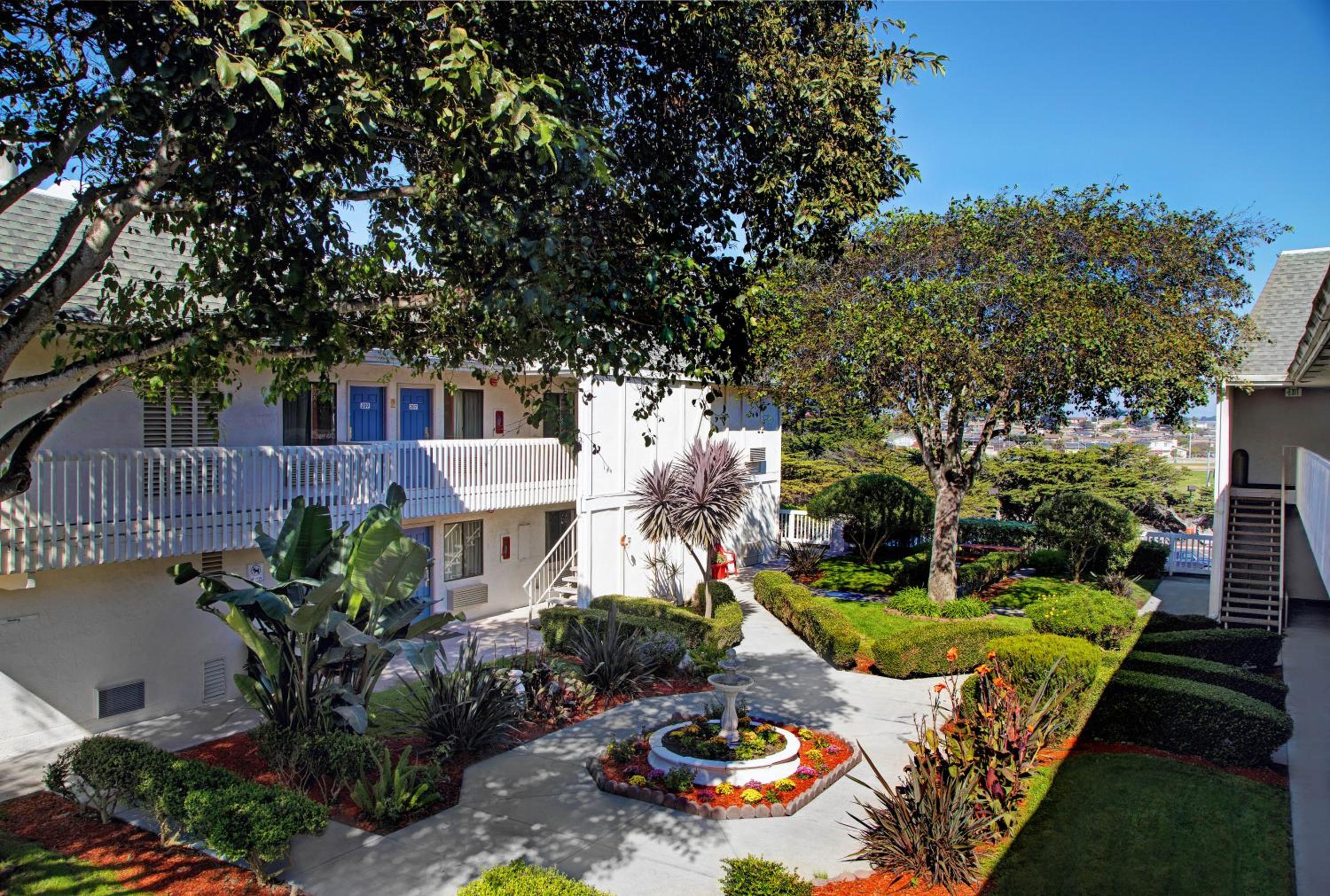 Фото Motel 6 Marina, Ca - Monterey