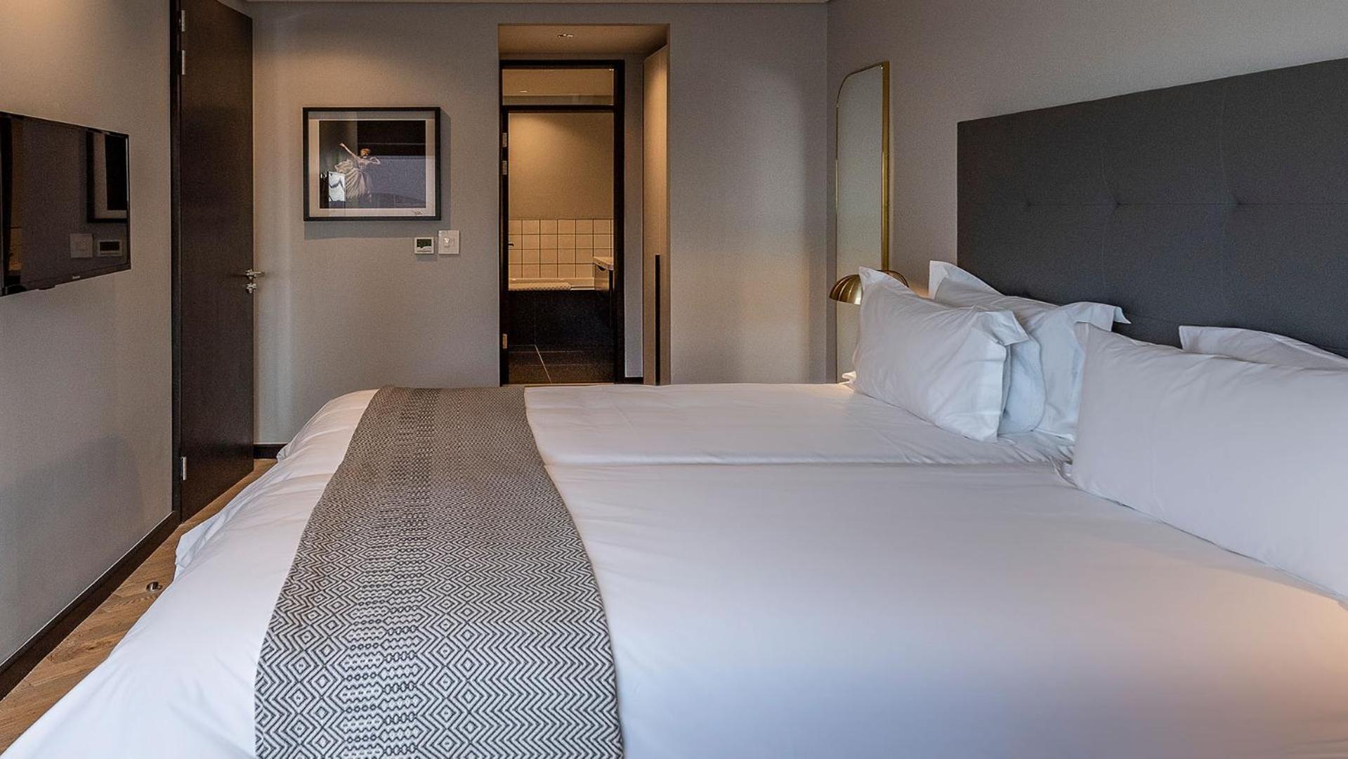 Фото The Onyx Apartment Hotel