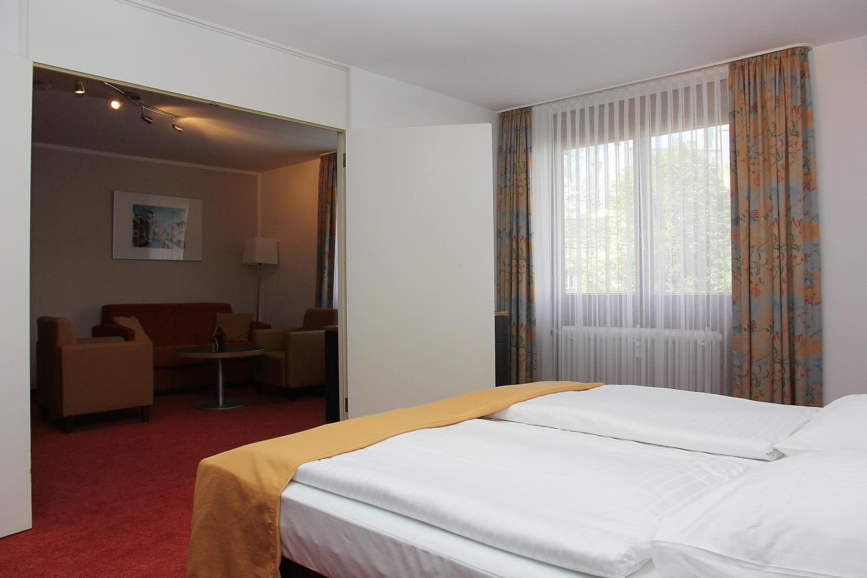 Фото Hotel Gästehaus Forum am Westkreuz