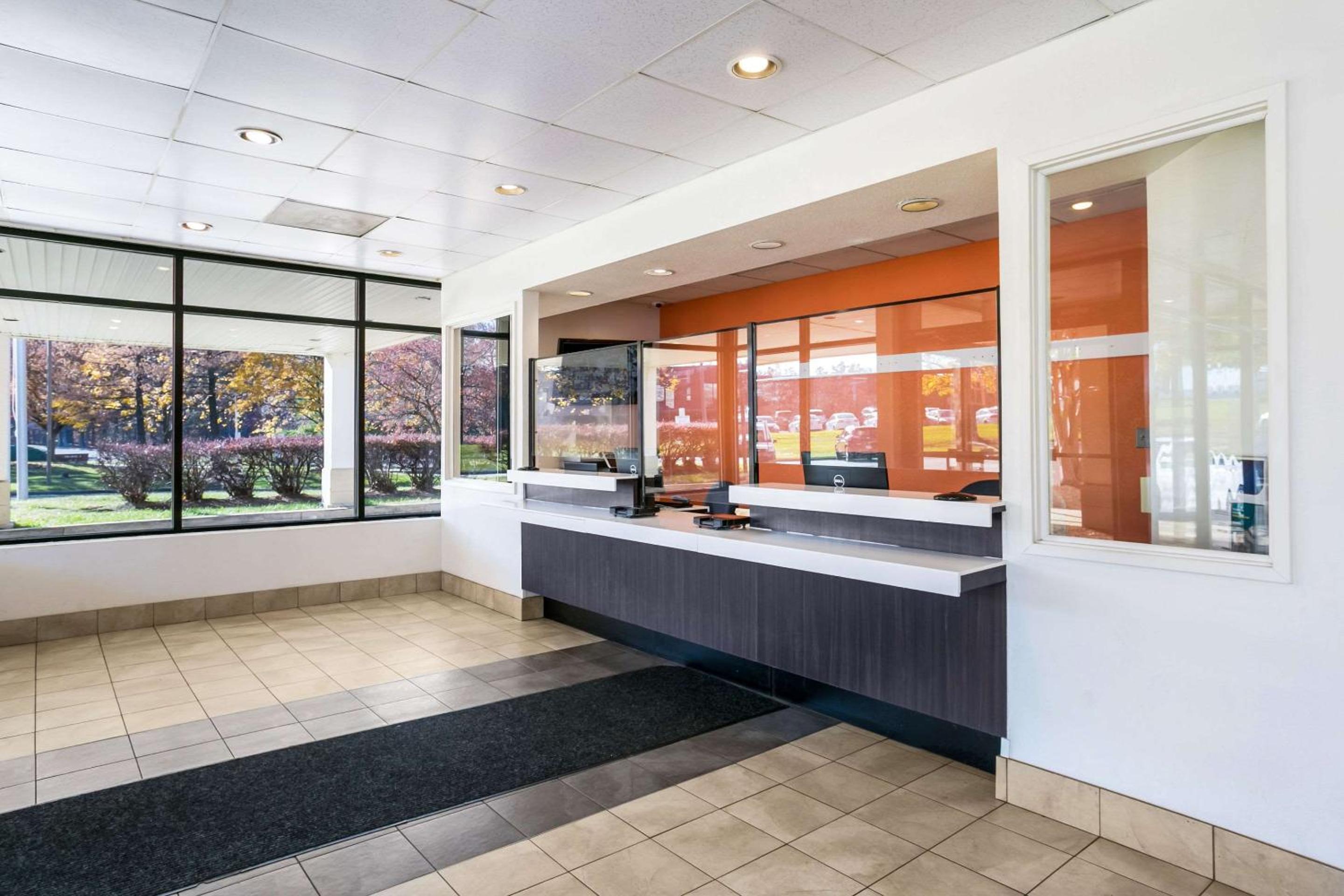 Фото Rodeway Inn Baltimore - Inner Harbor South