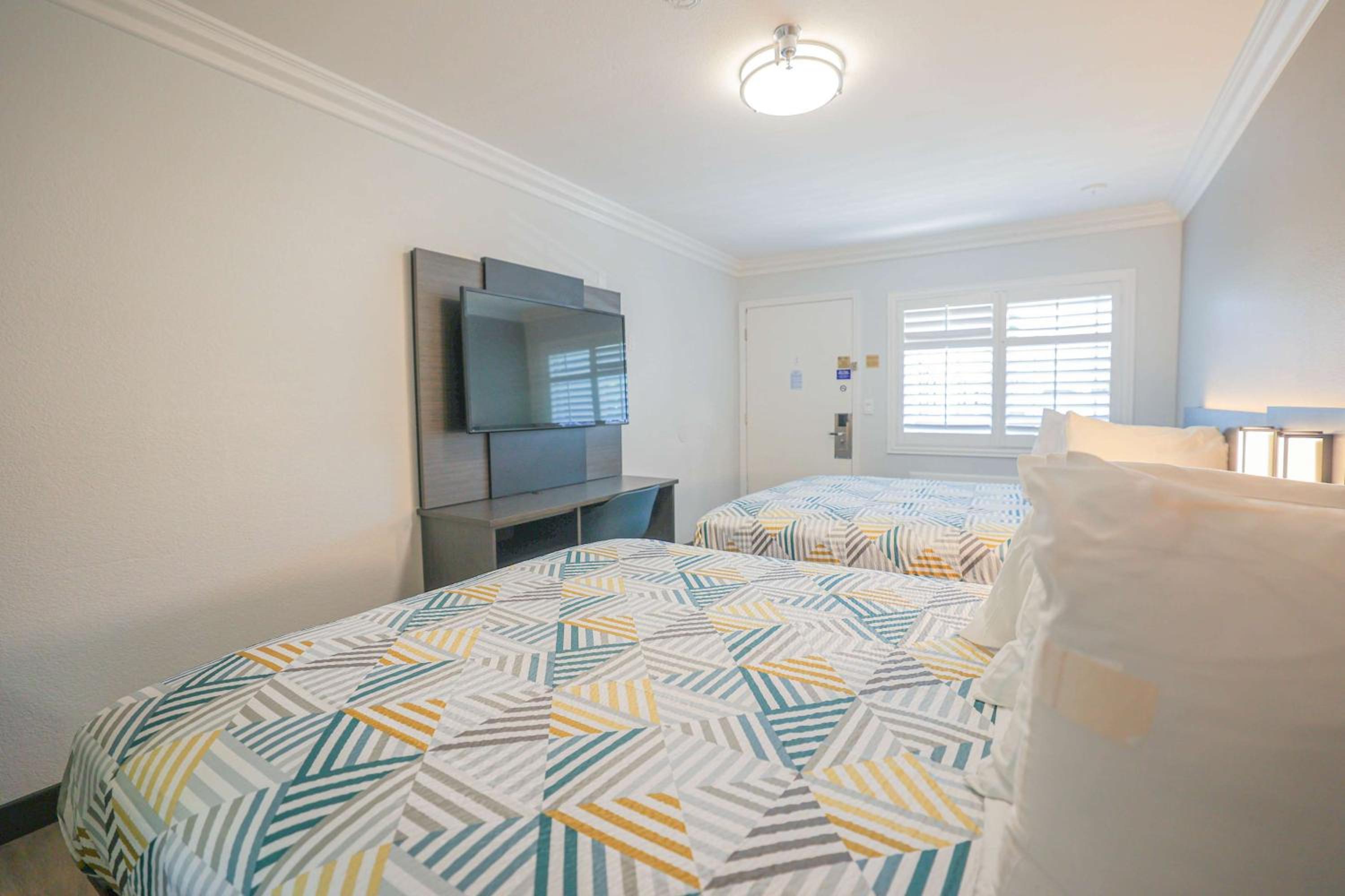 Фото Tustin Motor Lodge