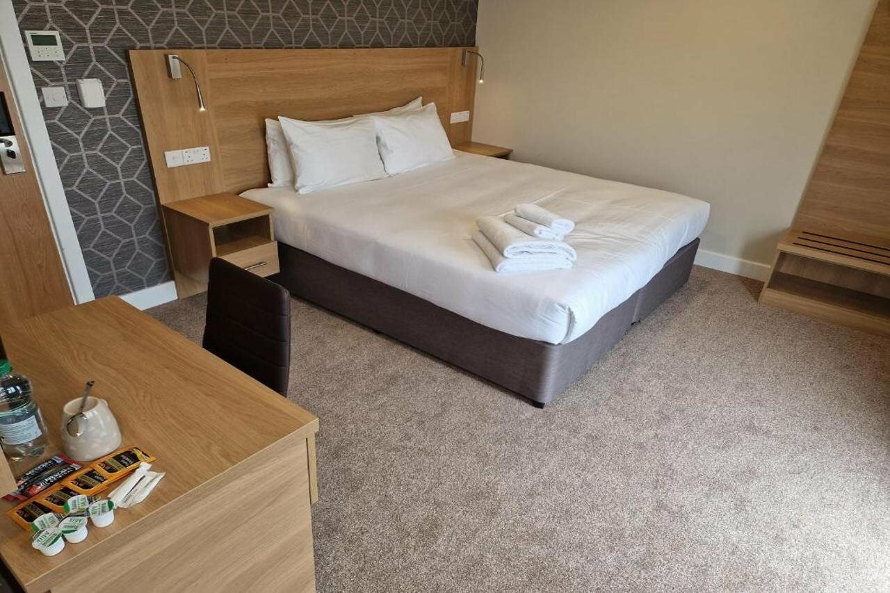 Фото Best Western Northfields Ealing Hotel