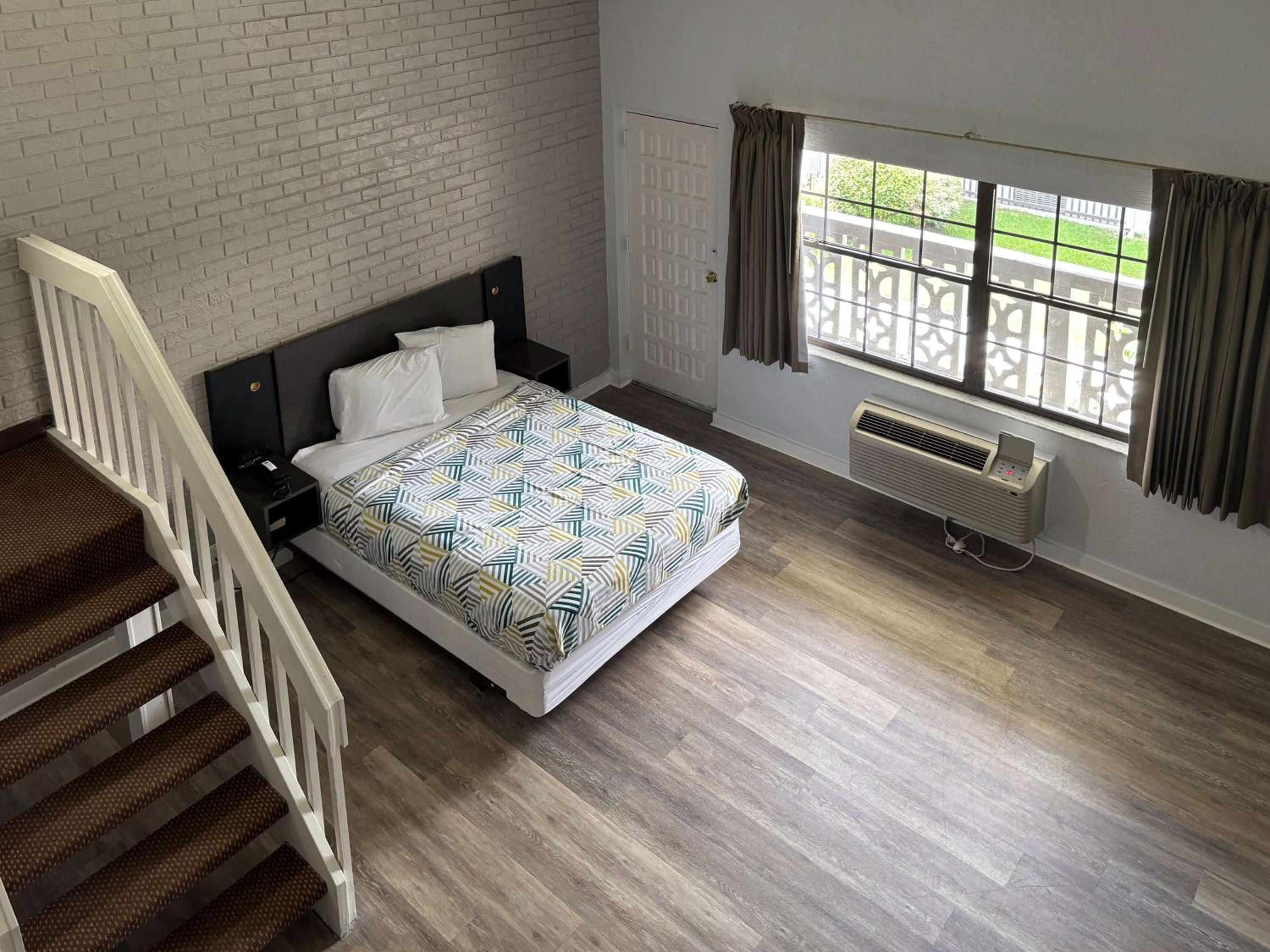 Фото La Casa Inn & Suites