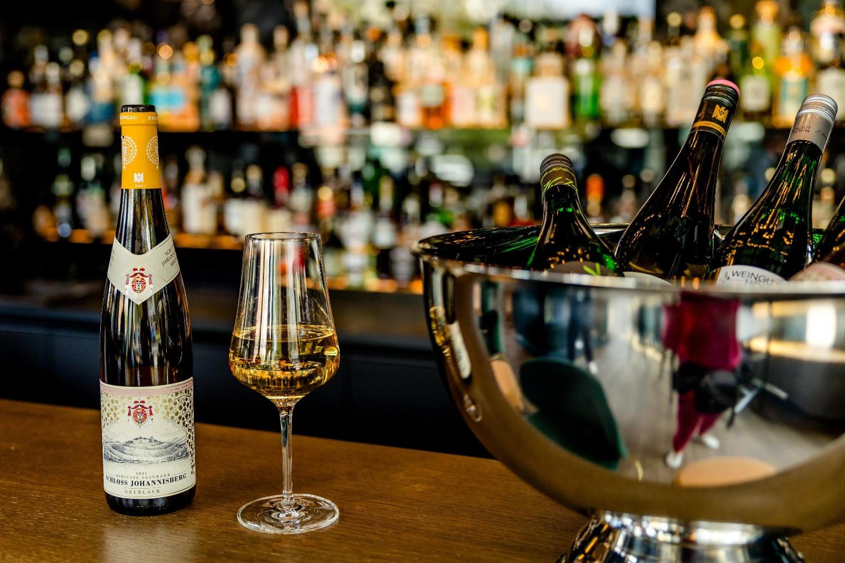 Фото Motel One Wiesbaden