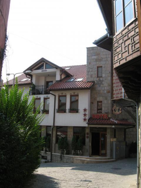 Фото Family Hotel Silvestar