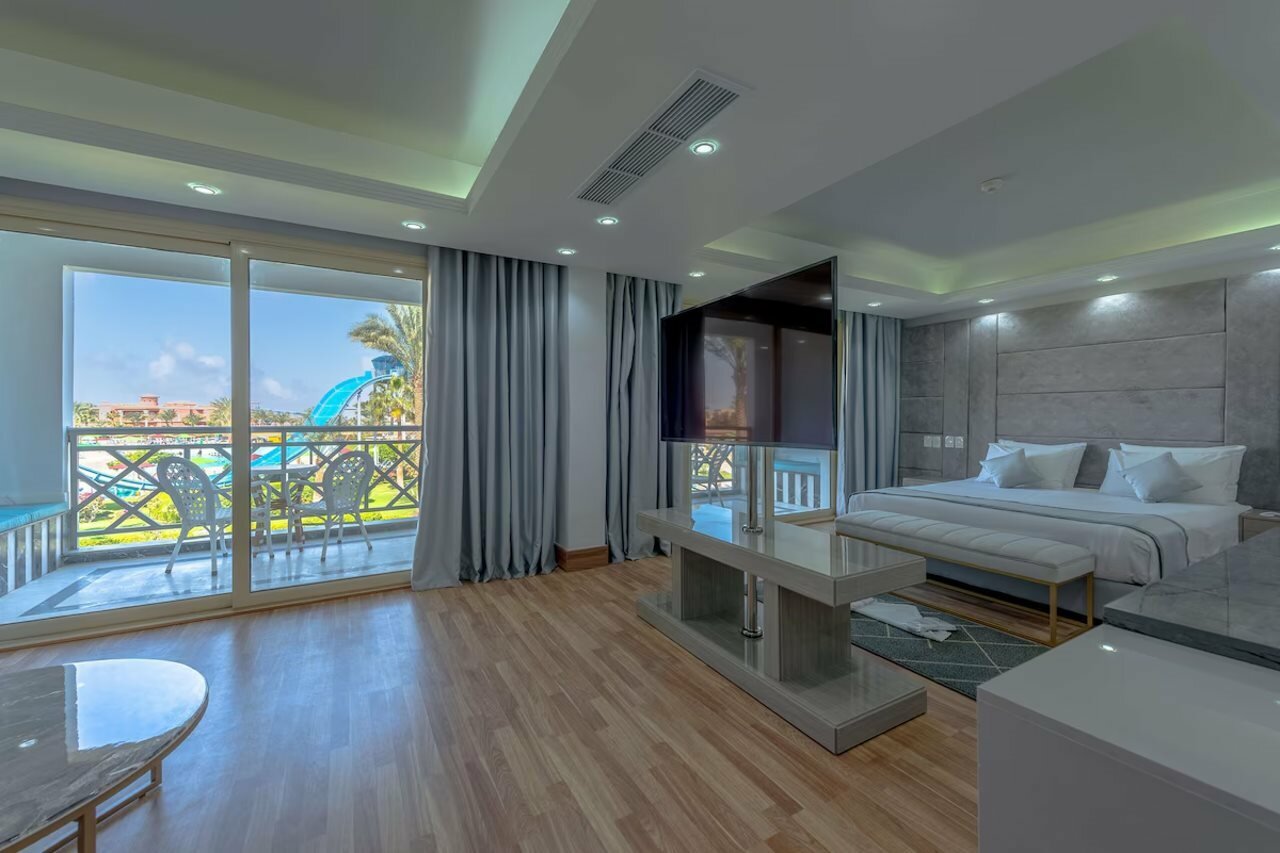 Фото Titanic Beach