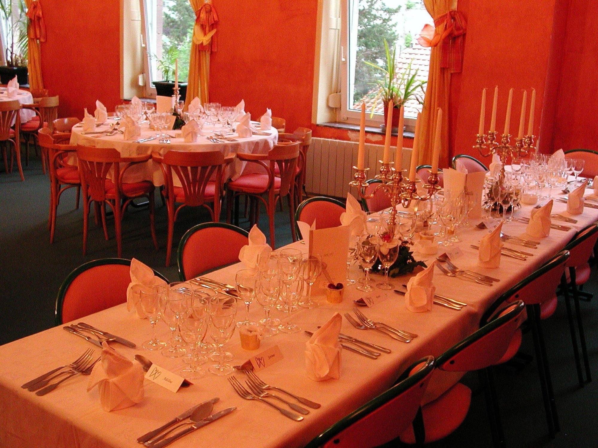 Фото Logis Hôtel Les Pages