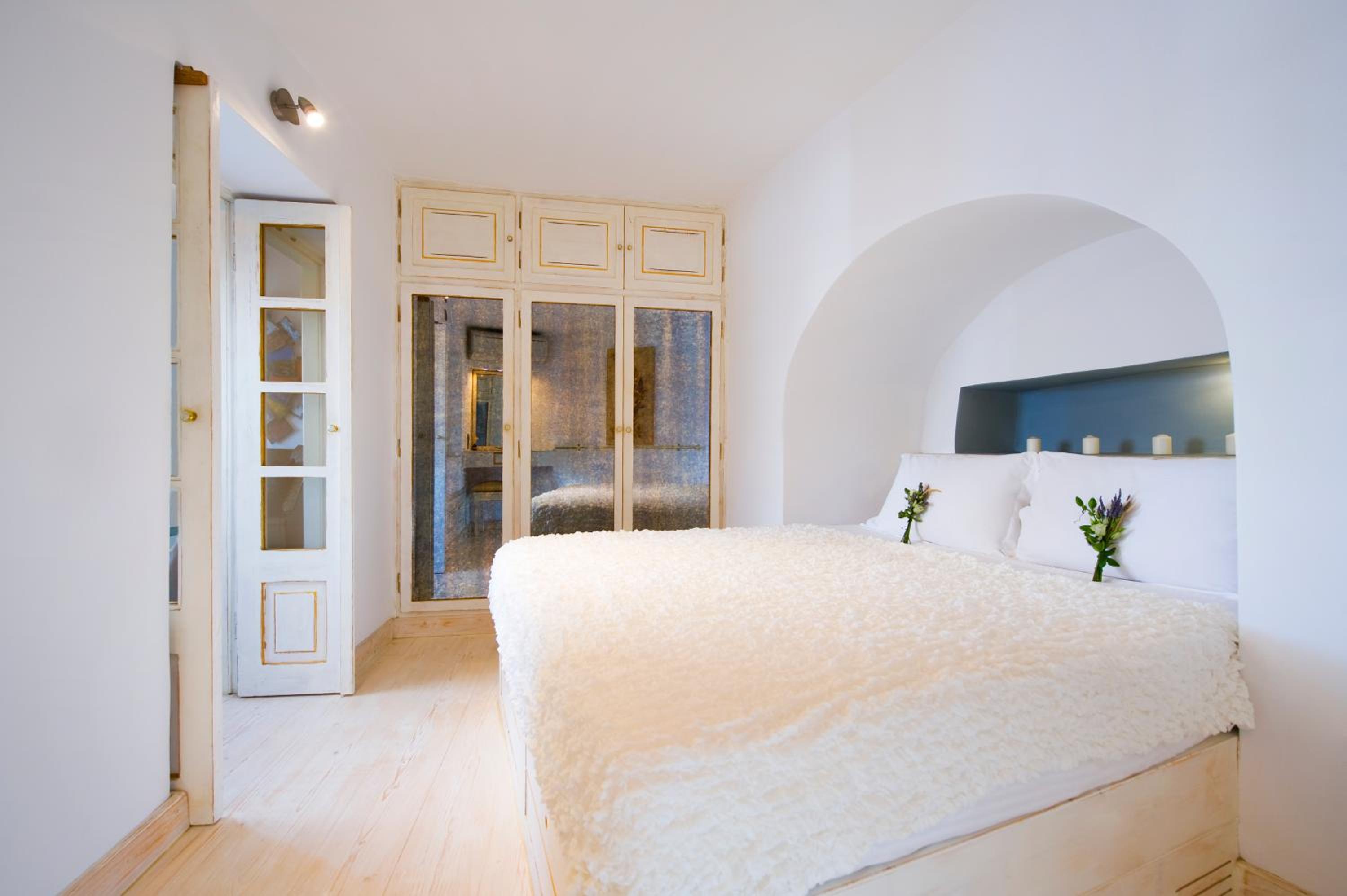 Фото Hyperion Oia Suites