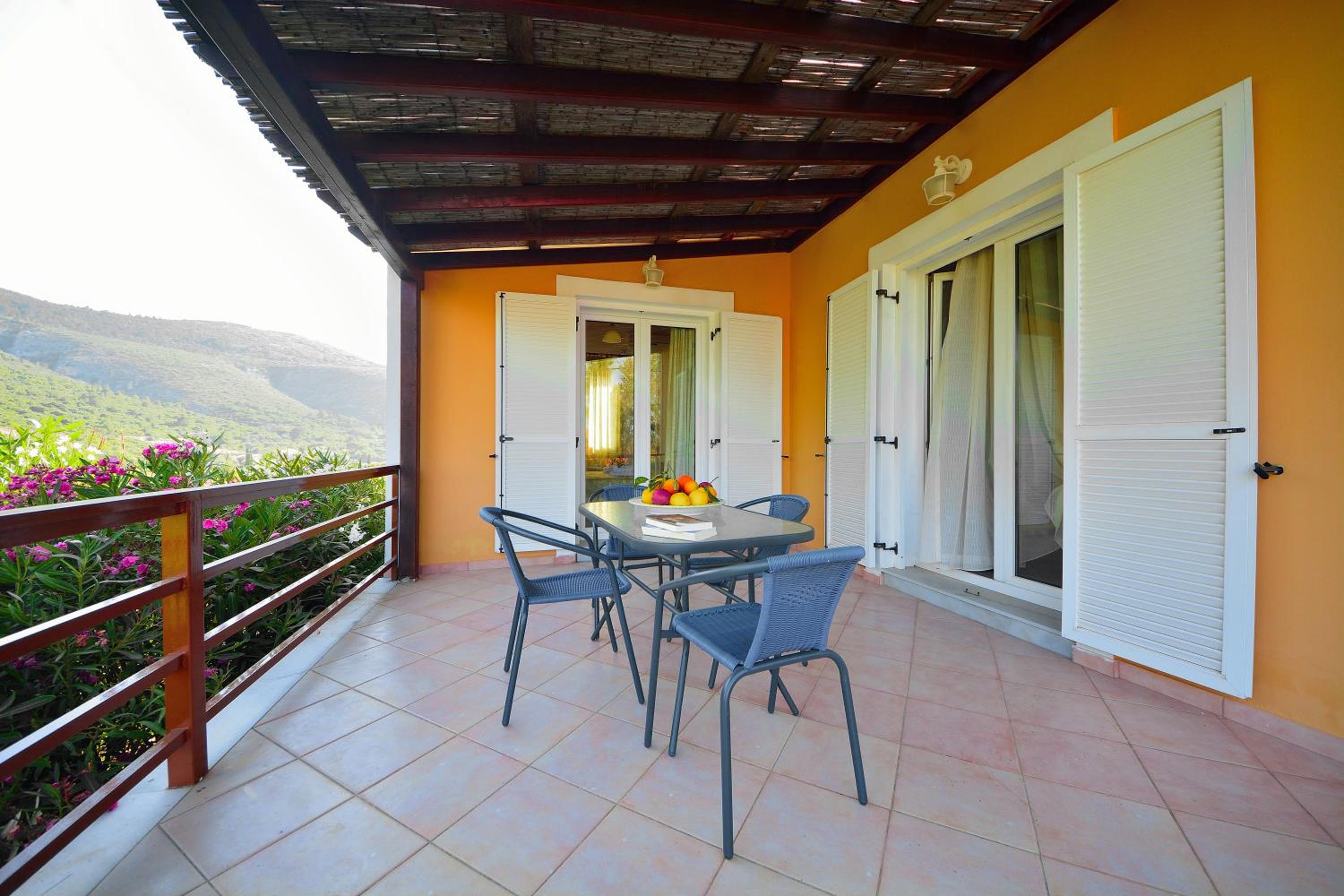 Фото Mouzakis Villas