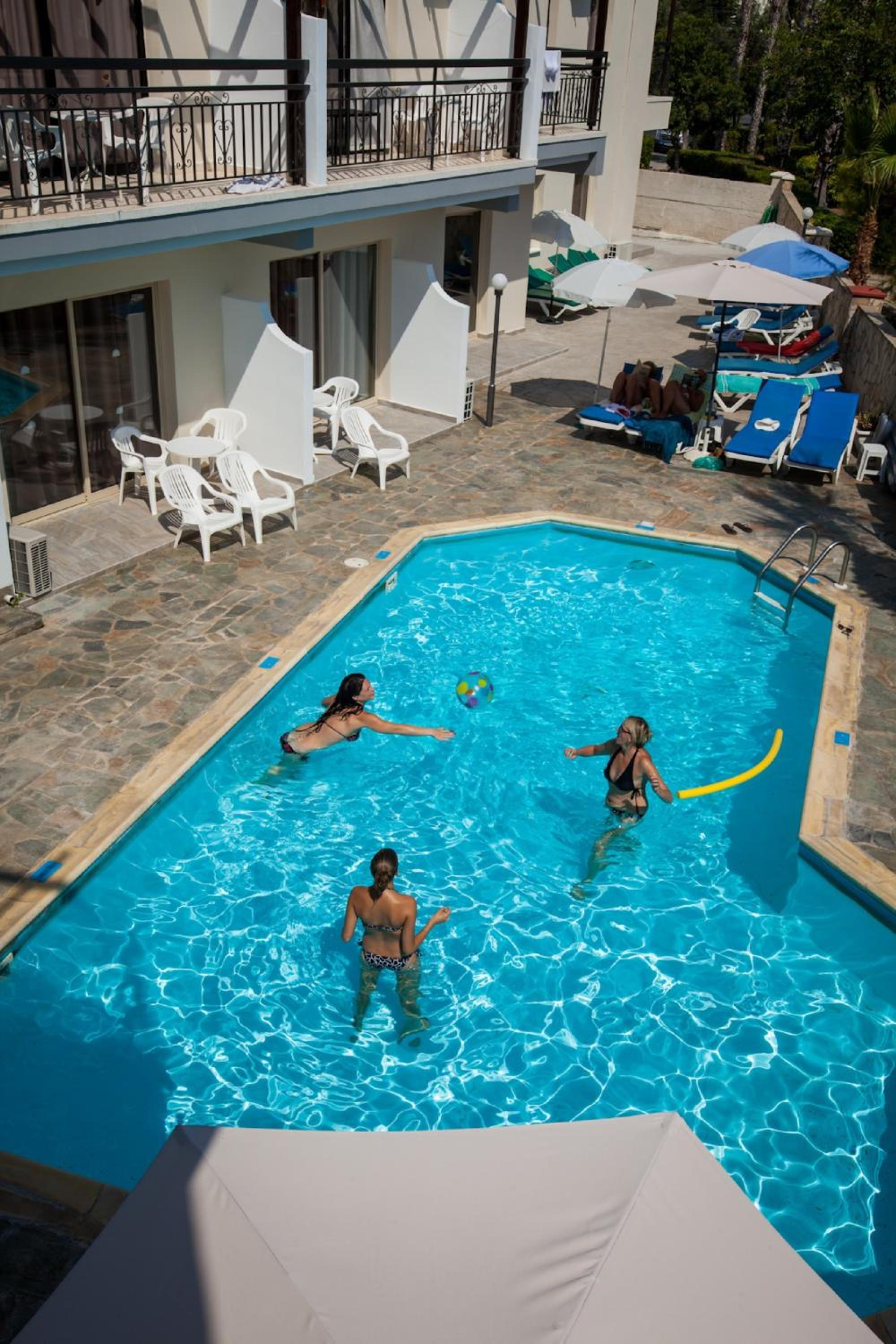 Фото отеля 2