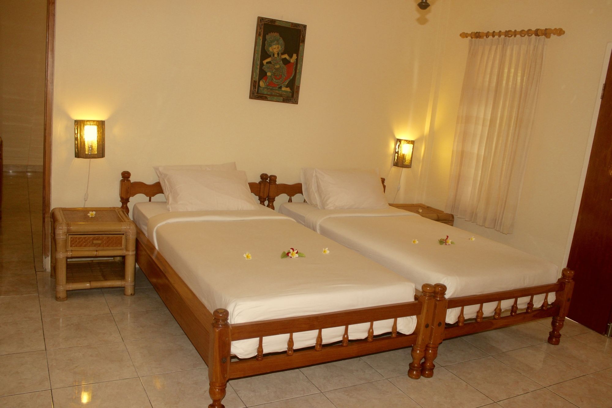 Фото Chonos Hotel Lovina