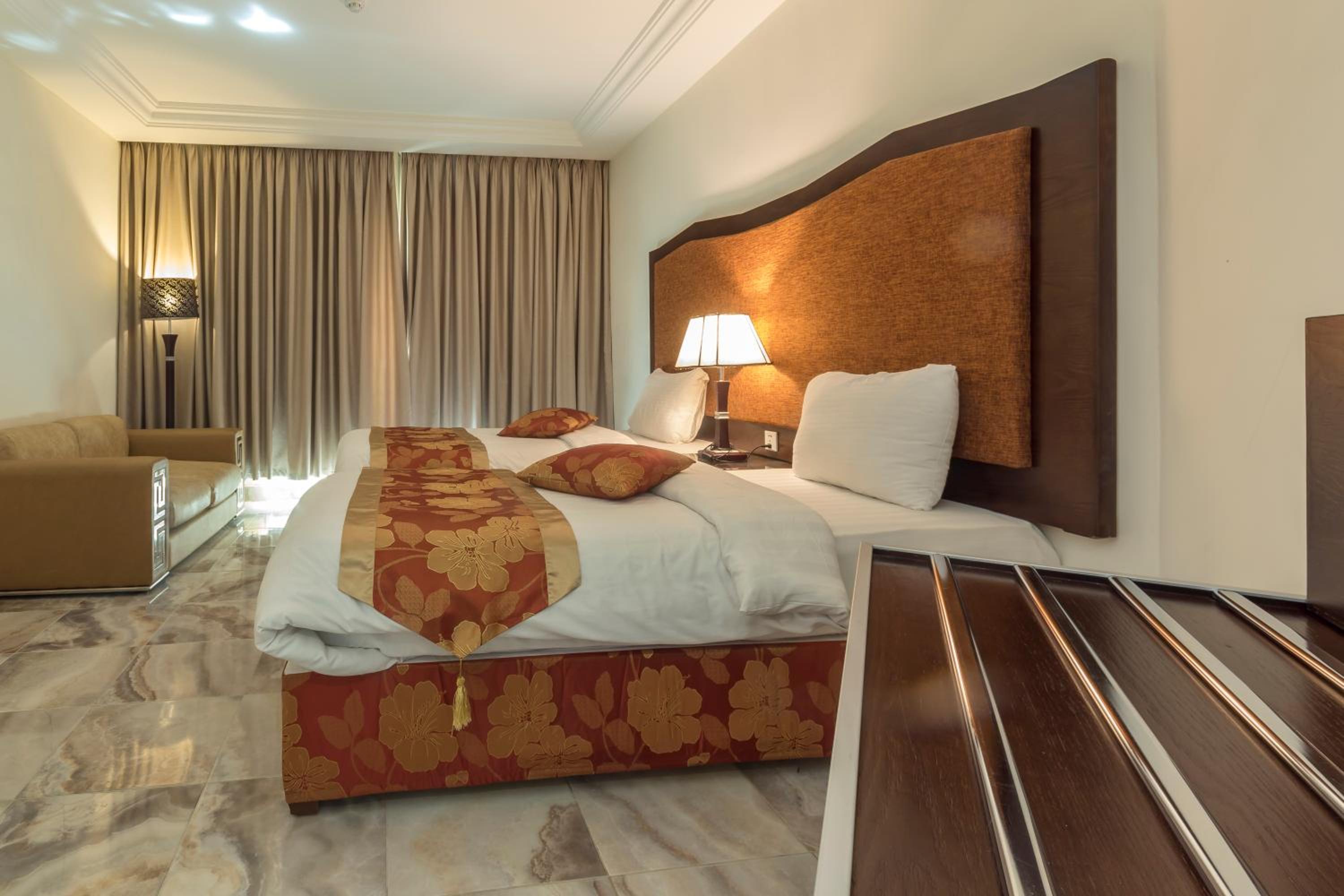 Фото Petra Moon Hotel