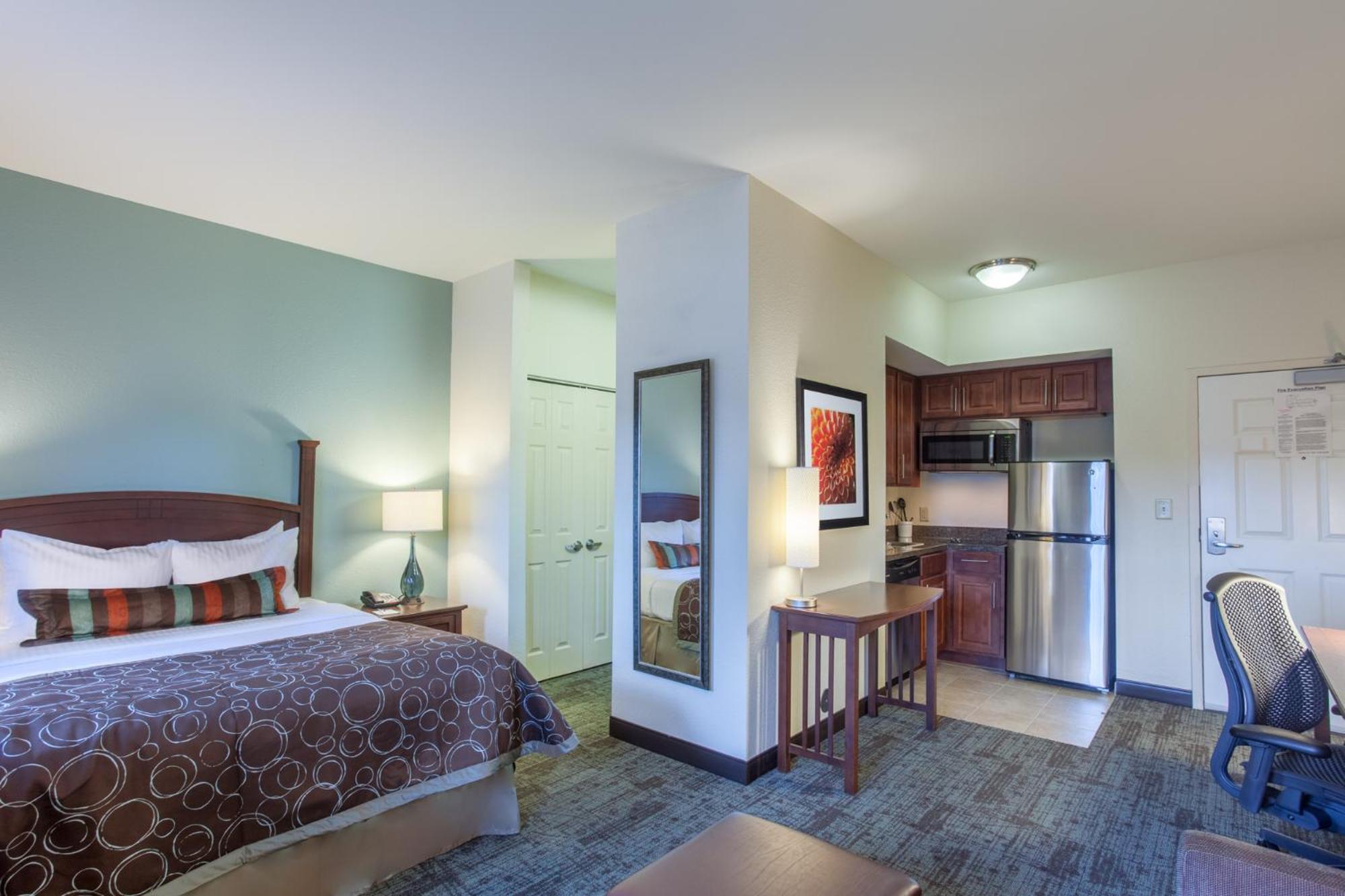 Фото Staybridge Suites North Brunswick, an Ihg Hotel
