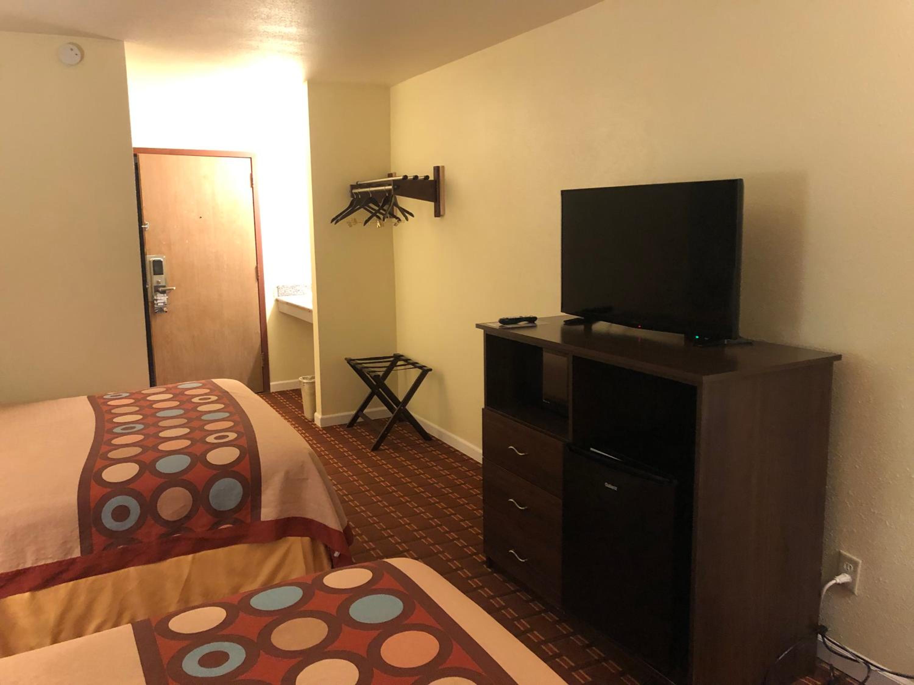 Фото Super 8 by Wyndham Plover Stevens Point Area