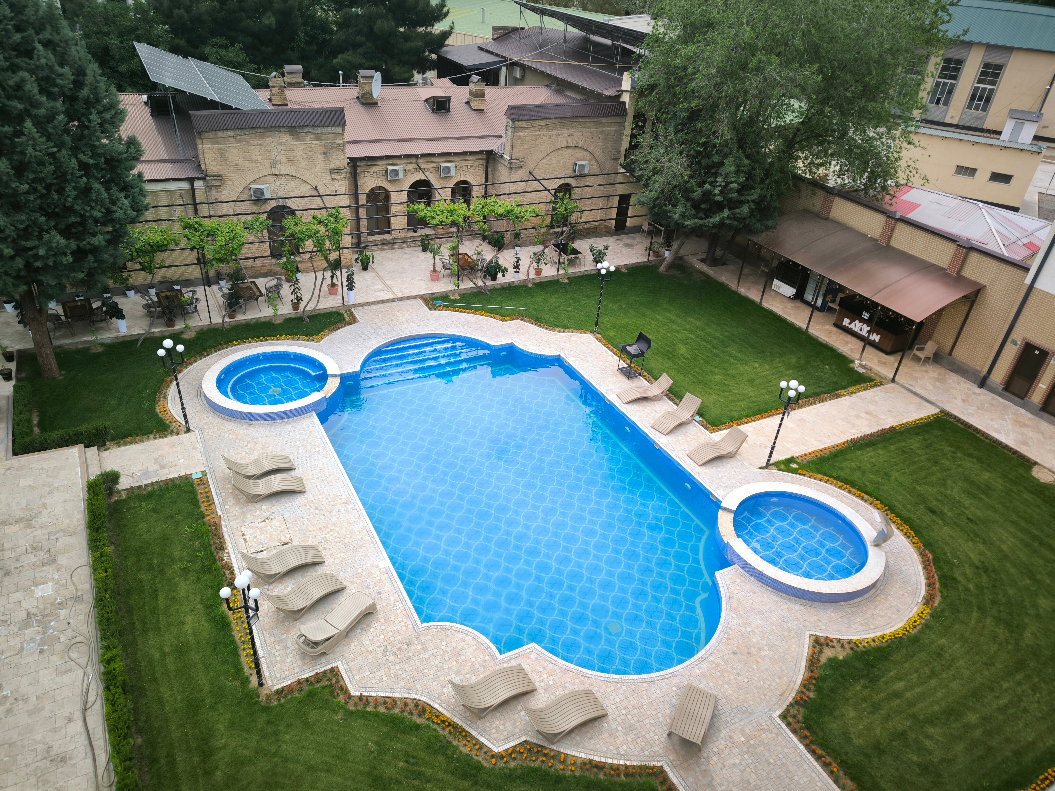 Фото отеля 2