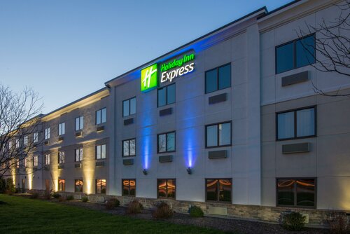 Гостиница Holiday Inn Express Cleveland Airport - Brookpark, an Ihg Hotel в Кливленде