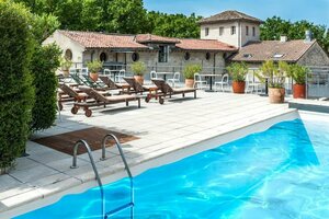 отель Hôtel Cloitre Saint Louis