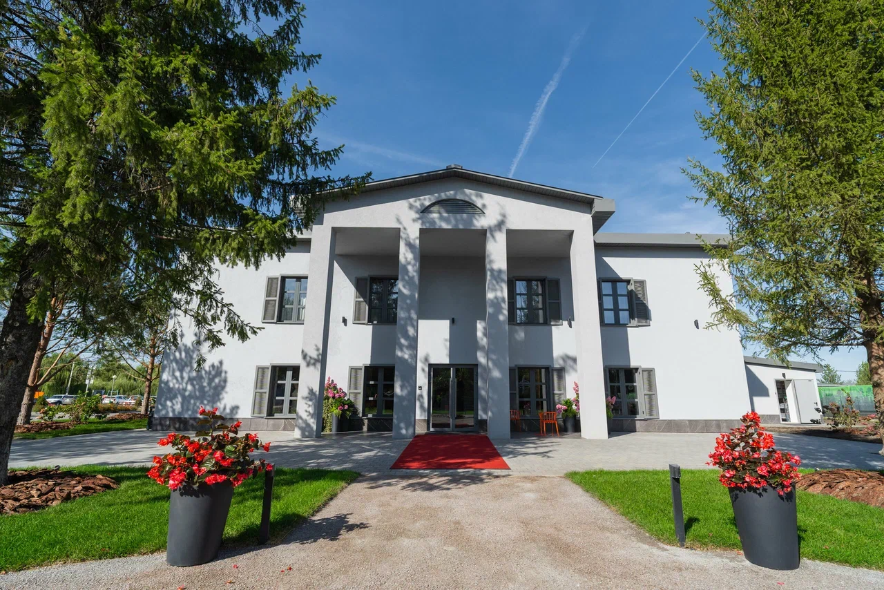 Фото отеля 1