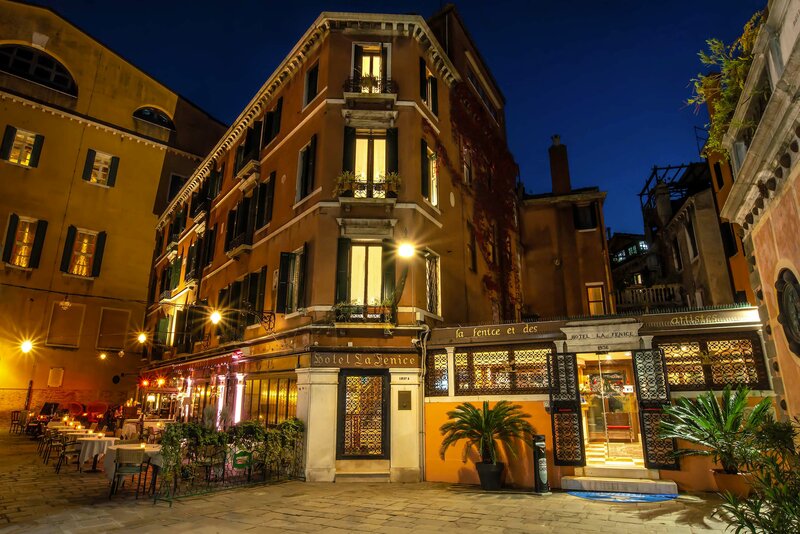 Гостиница Hotel La Fenice Et Des Artistes в Венеции