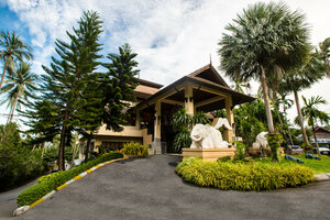 отель The Fair House Beach Resort & Hotel