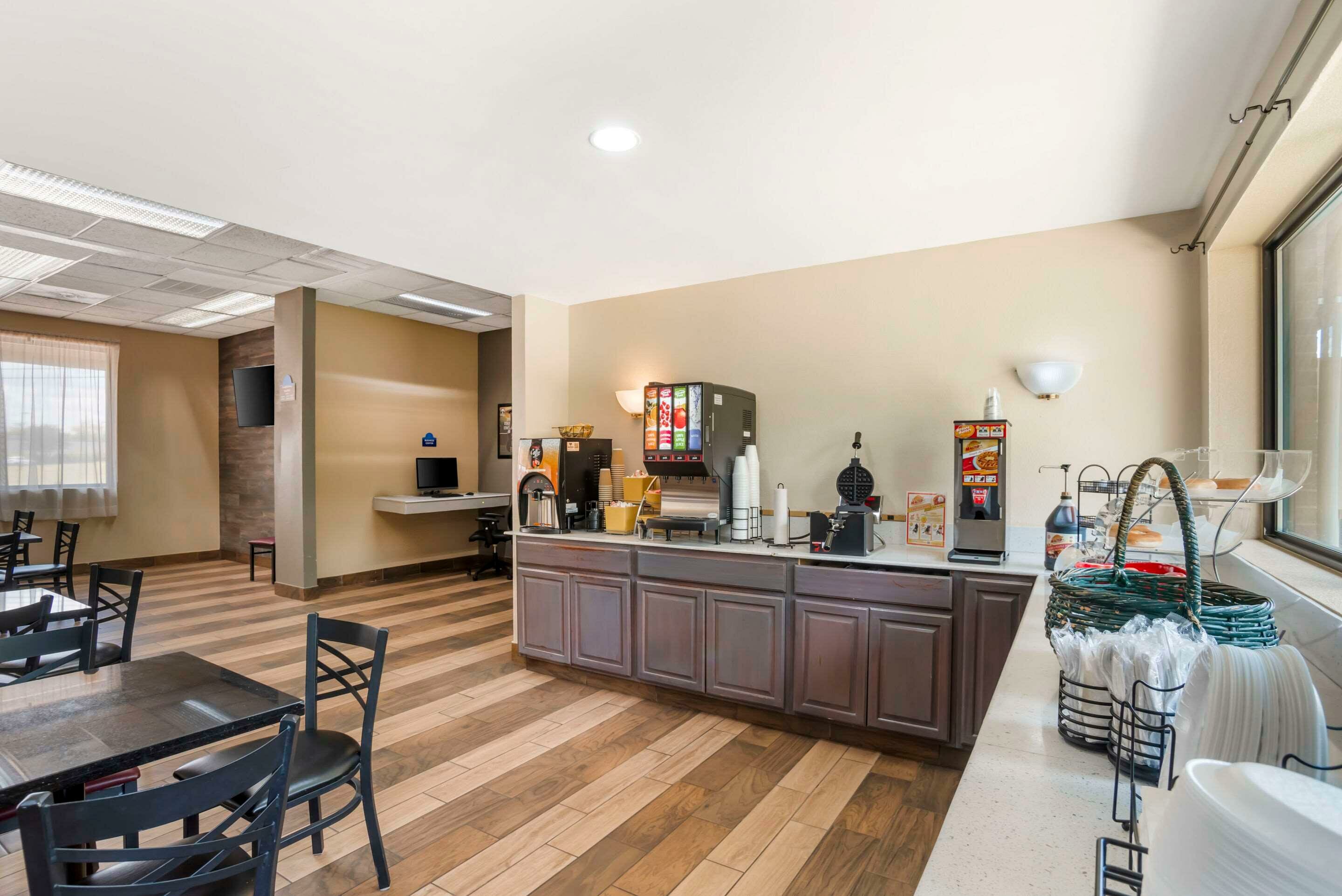 Фото Days Inn by Wyndham Wilkesboro