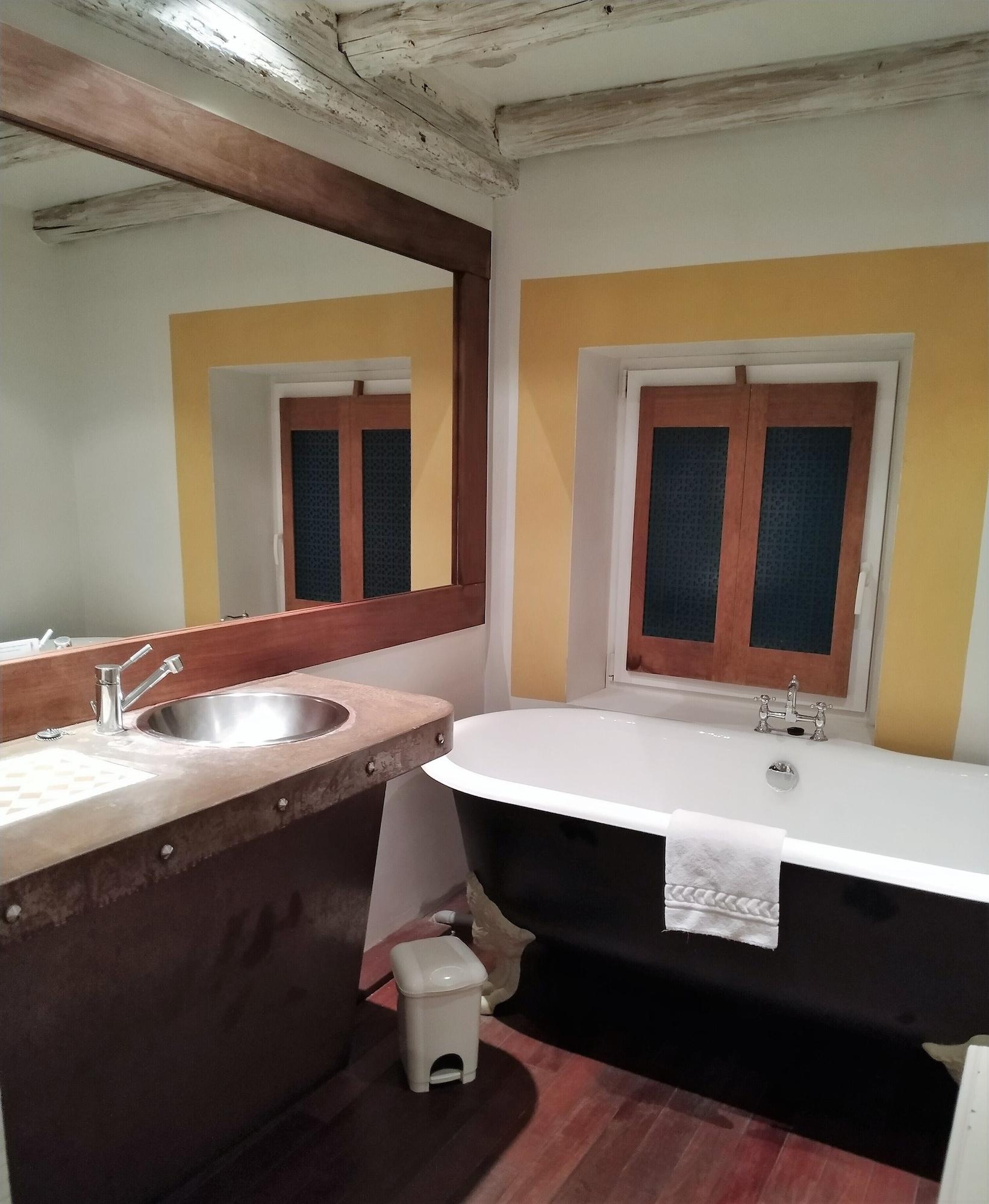 Фото Logis Hôtel Les Pages