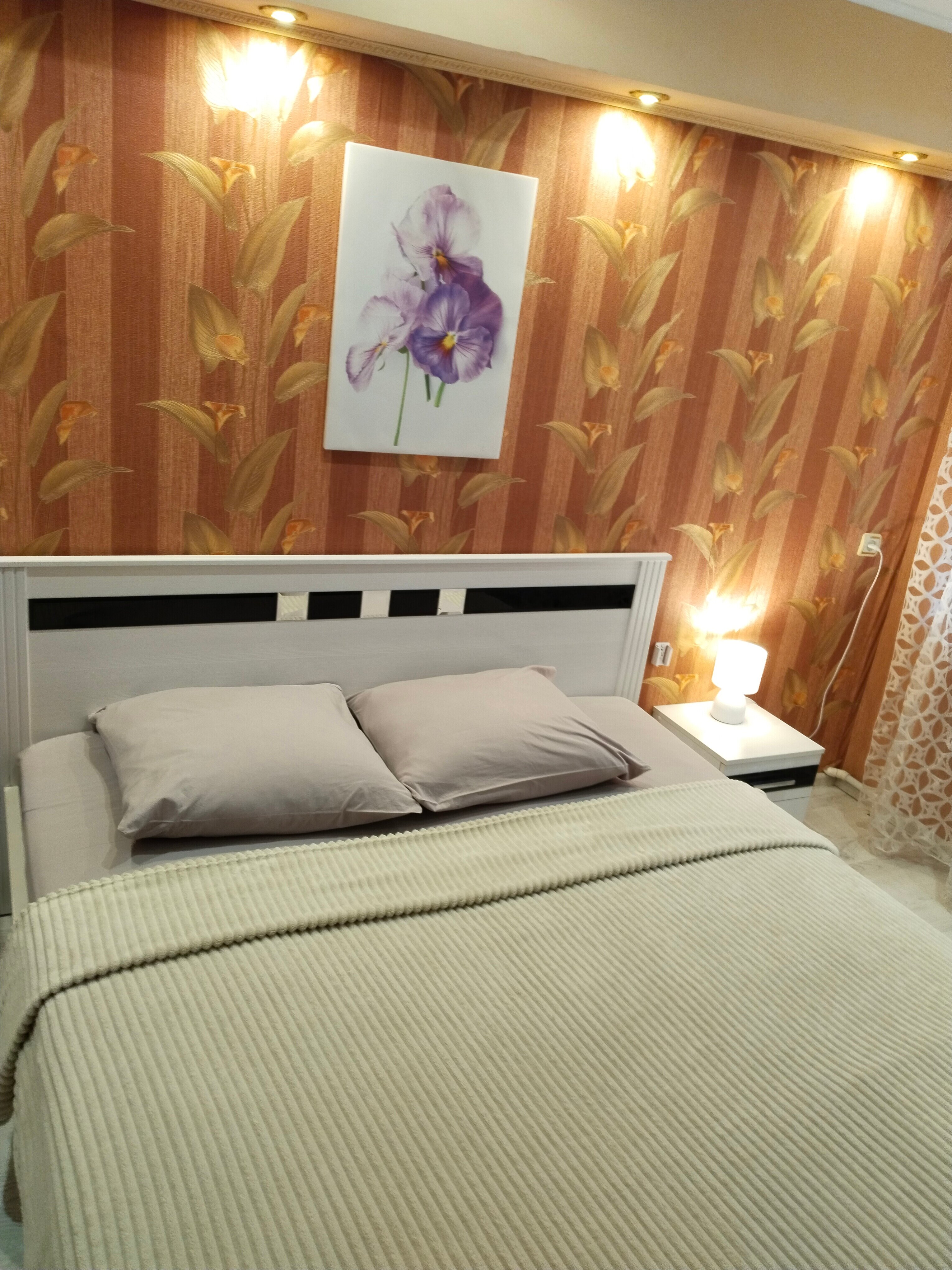 Фото Уютная Трехкомнатная Квартира