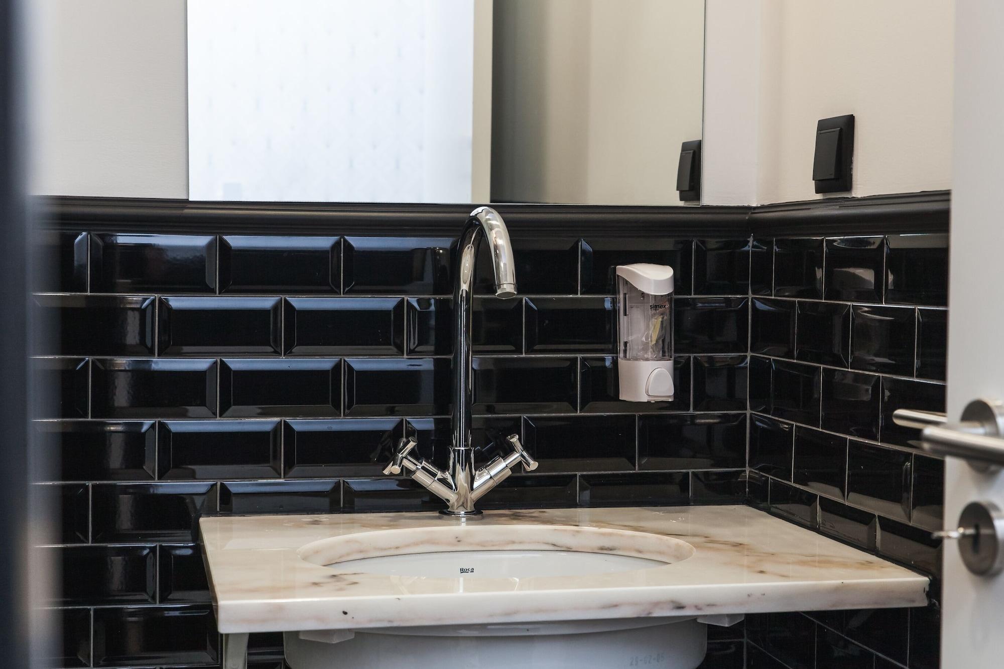 Фото The Twenties Rooms & Suites