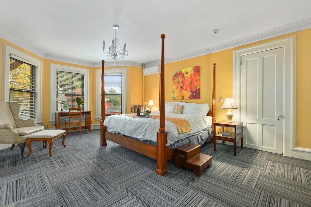 Фото The DeBary Inn