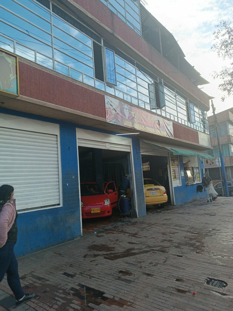 Car wash Bandera a Cuadros Car Wash, Bogota, photo