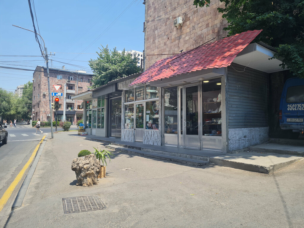 Clothing store Demo Grunge, Yerevan, photo