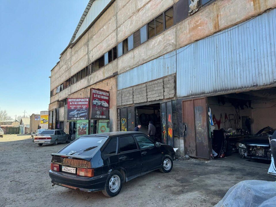 Auto parts and auto goods store Baghlan, Chimkent, photo
