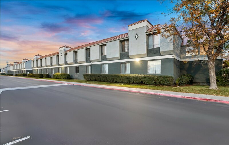Гостиница Suburban Studios Salt Lake City Airport в Солт-Лейк-Сити