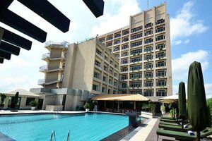 Гостиница The Landmark Hotel