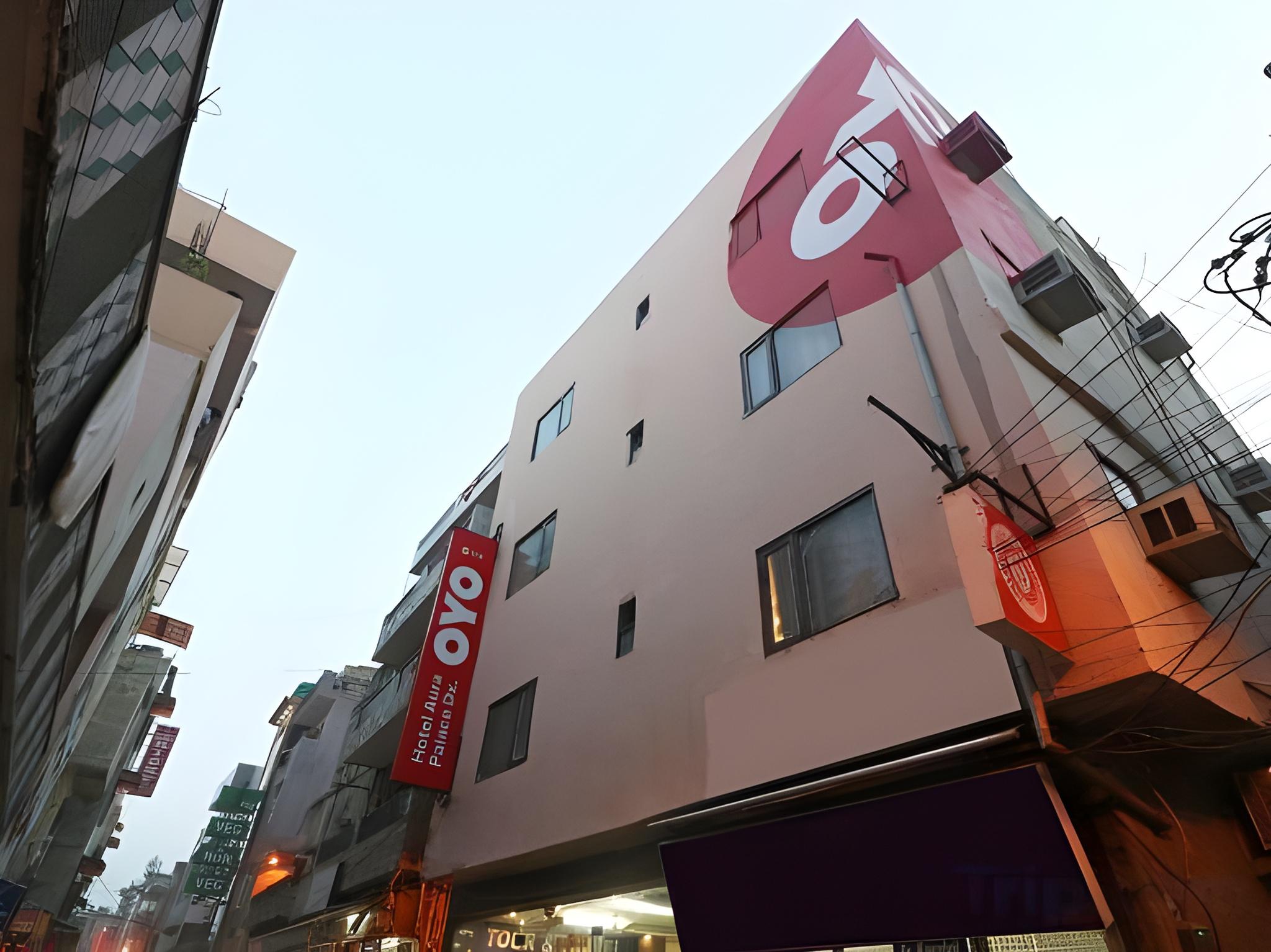 Фото Oyo 9726 Hotel Aura Palace Deluxe