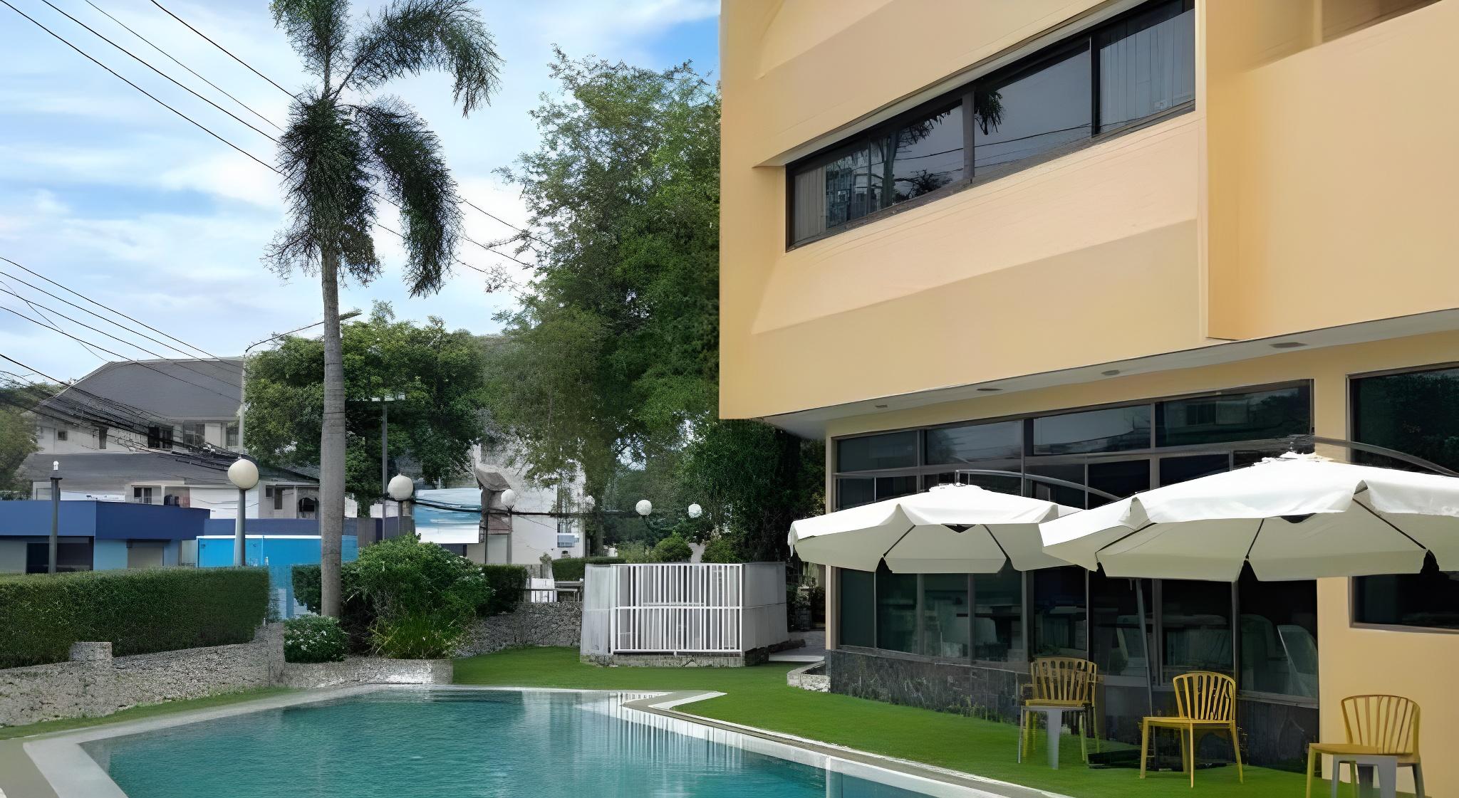 Фото Bangsaen Villa Hotel