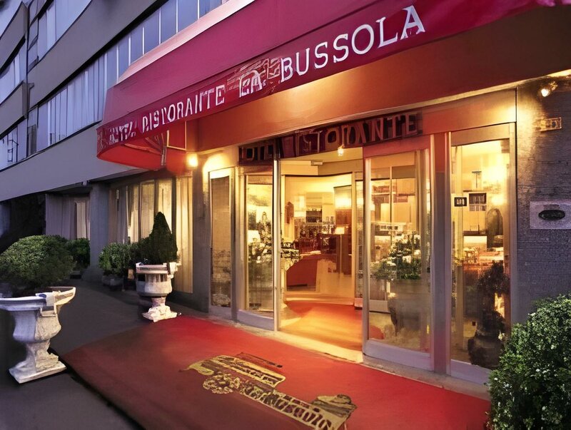 Гостиница Hotel La Bussola в Новаре