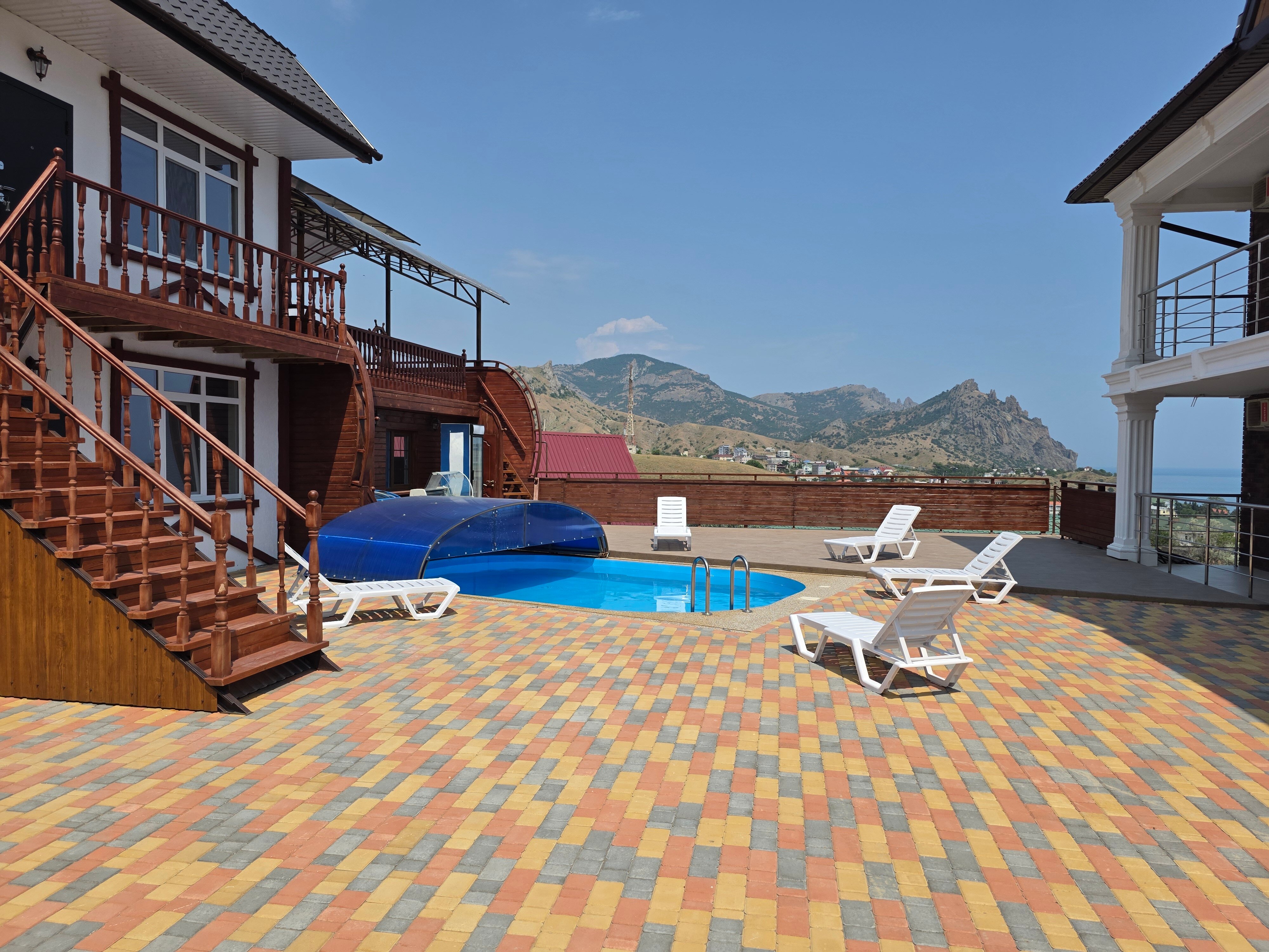 Фото отеля 1