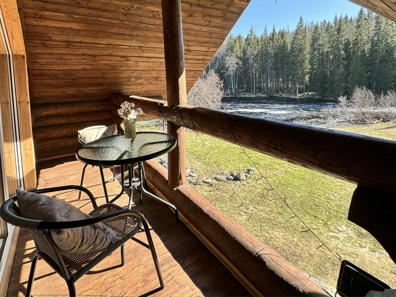 Фото Дом и река