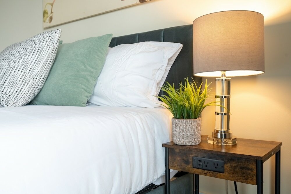 Фото Simply Comfort. Modern Downtown Apartment
