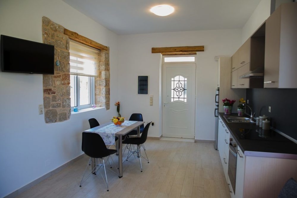 Фото G&k Stone Suites