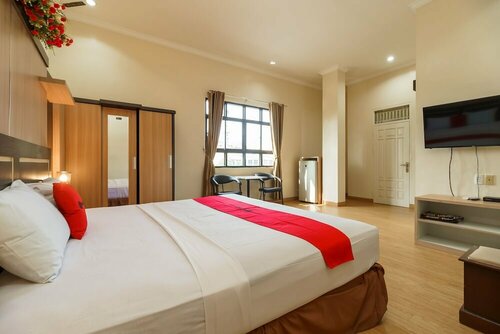 Гостиница RedDoorz Plus @ Hotel Sempurna Watervang Lubuk Linggau