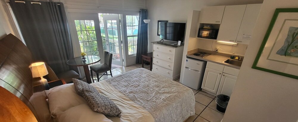 Фото Green Island Inn