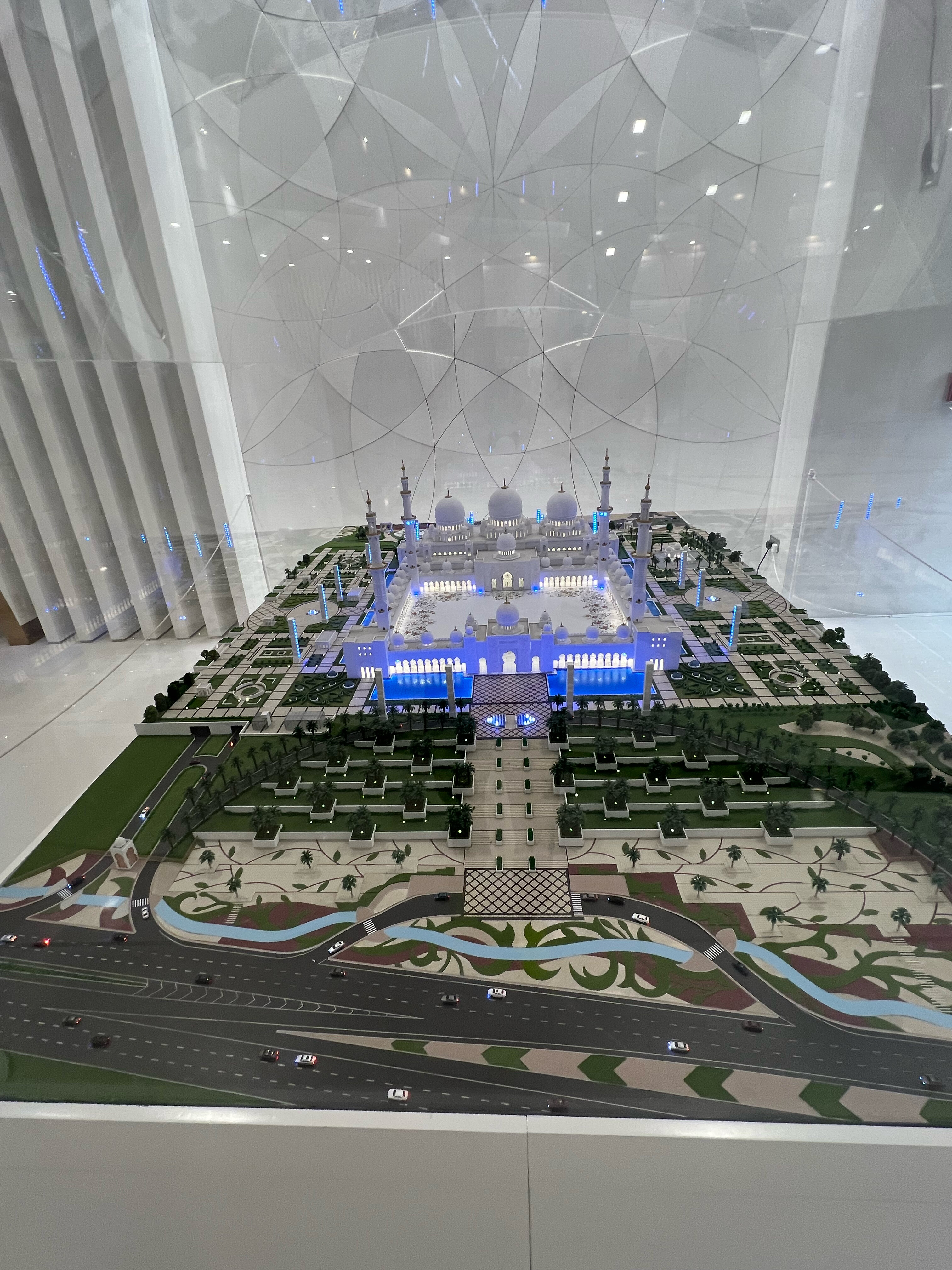 Фото Holiday Inn Express Dubai Jumeirah