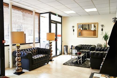 Внешний вид отеля Hotel Luxor в Исси-ле-Мулино, фото 3