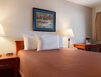 Фото Travelodge by Wyndham Langley City