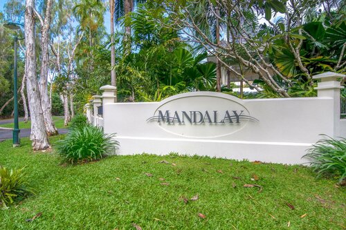 Гостиница Mandalay Luxury Beachfront Apartments в Порту-Дугласе