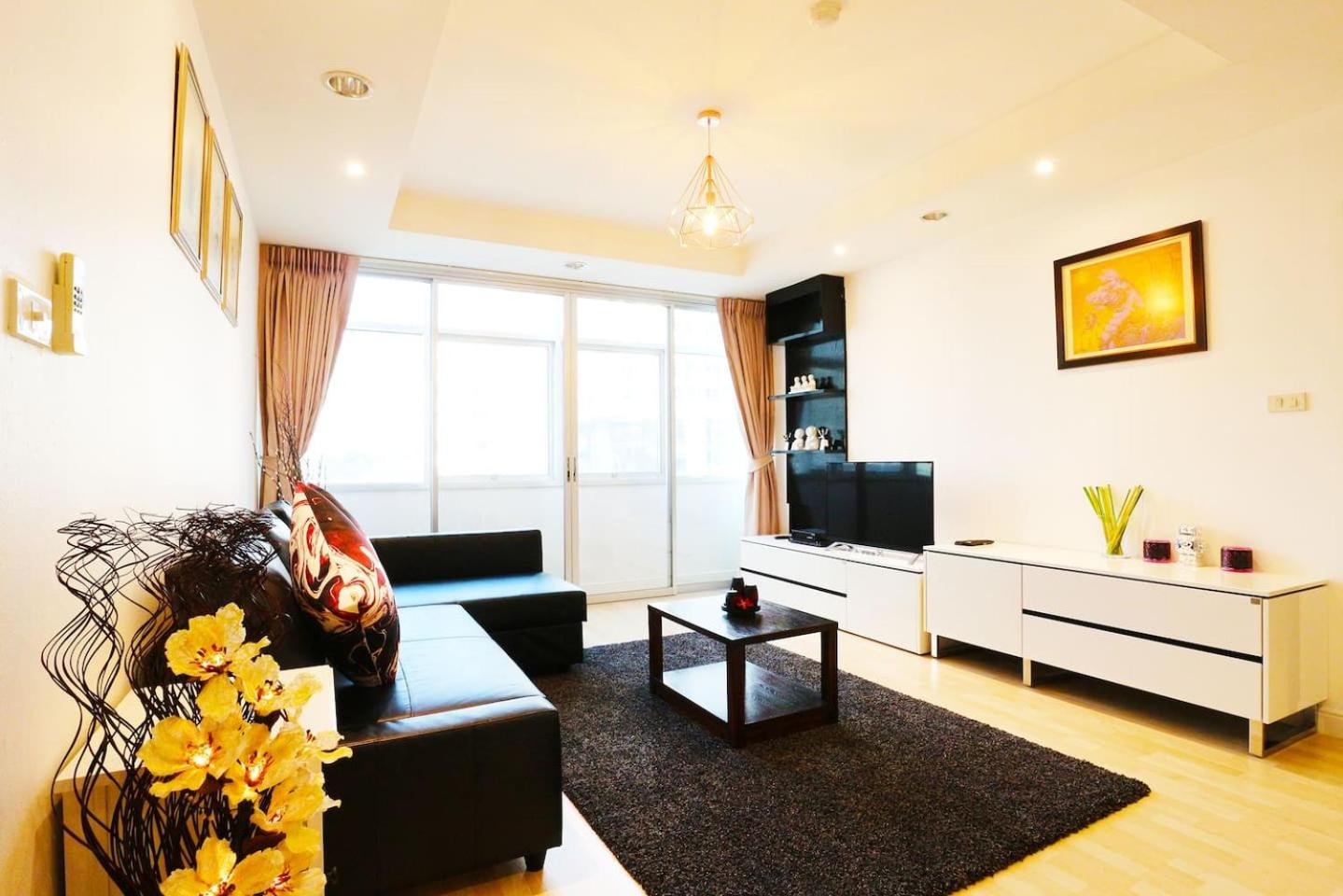 Фото Serena Sathorn Suites